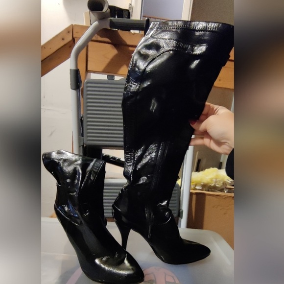 Shoes post - Picture 2 of 6